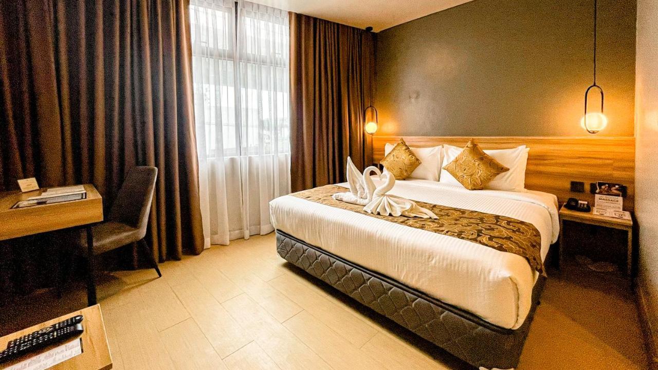 เมดิสัน 101 โฮเต็ล + ทาวเวอร์ Hotel เกซอนซิตี้ ภายนอก รูปภาพ