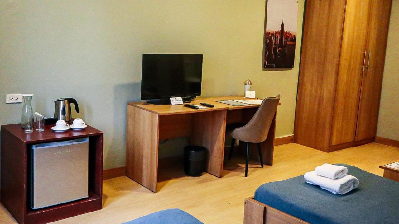 เมดิสัน 101 โฮเต็ล + ทาวเวอร์ Hotel เกซอนซิตี้ ภายนอก รูปภาพ