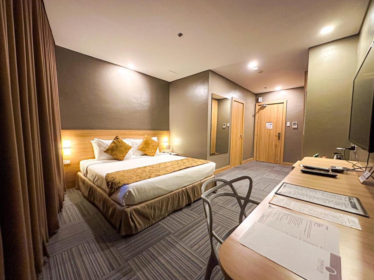 เมดิสัน 101 โฮเต็ล + ทาวเวอร์ Hotel เกซอนซิตี้ ภายนอก รูปภาพ