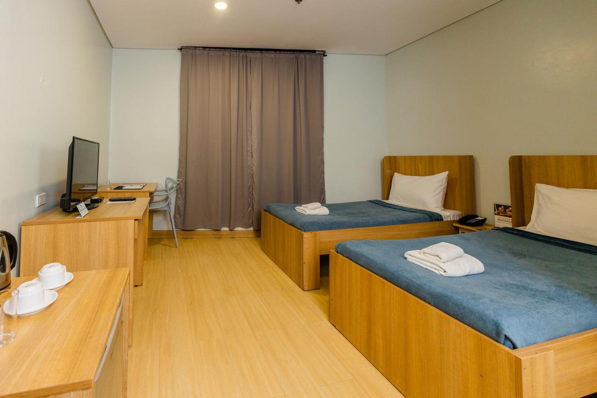 เมดิสัน 101 โฮเต็ล + ทาวเวอร์ Hotel เกซอนซิตี้ ภายนอก รูปภาพ