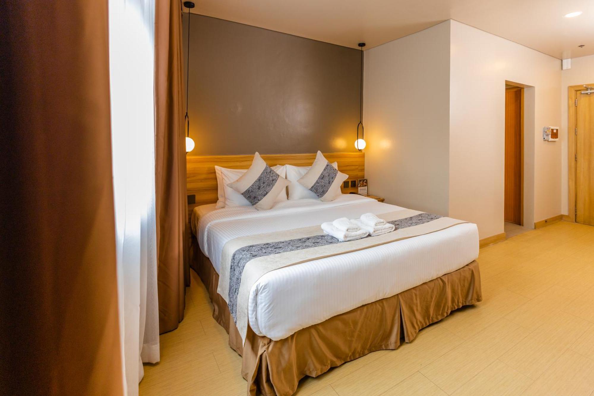 เมดิสัน 101 โฮเต็ล + ทาวเวอร์ Hotel เกซอนซิตี้ ภายนอก รูปภาพ
