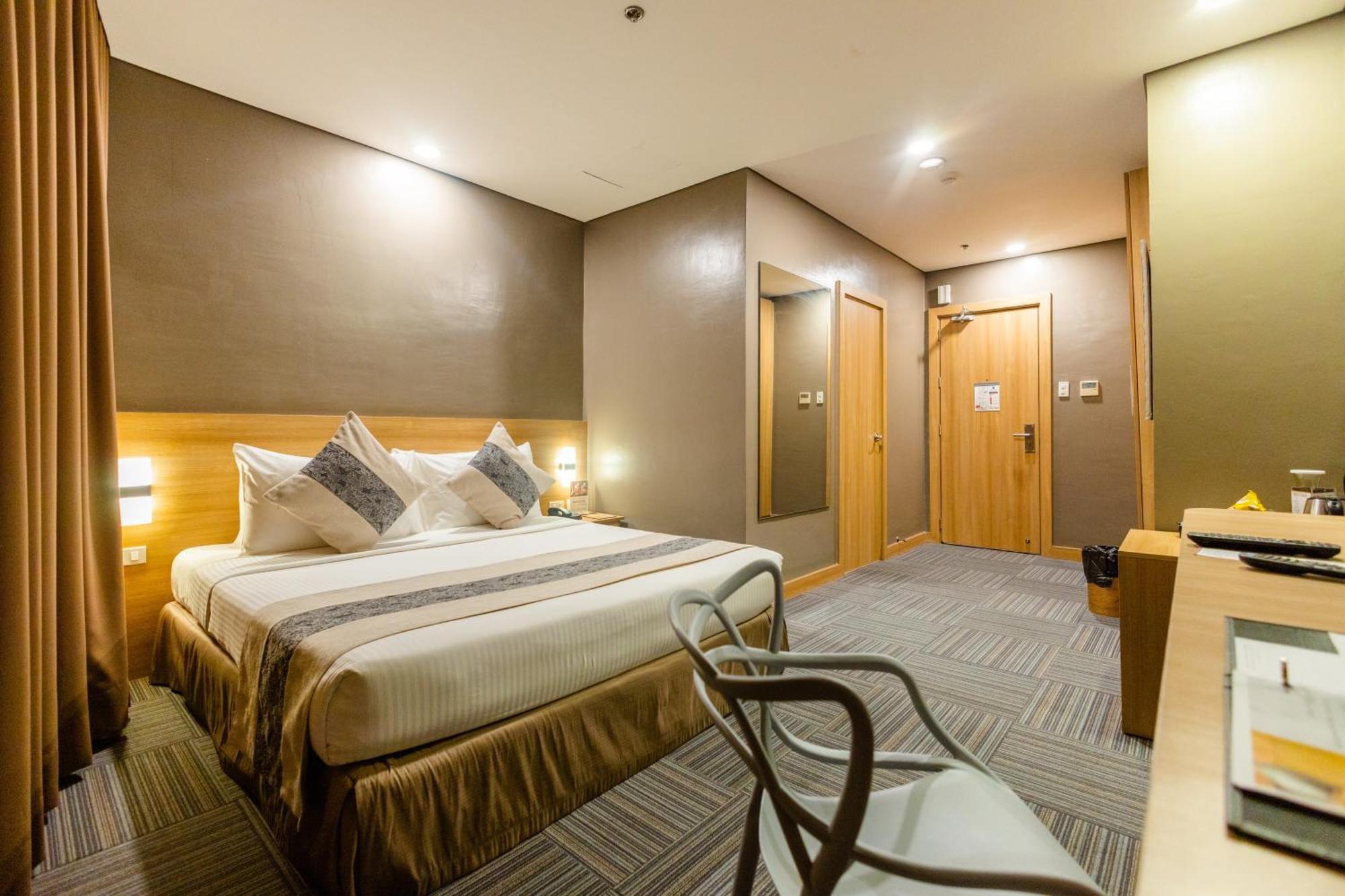 เมดิสัน 101 โฮเต็ล + ทาวเวอร์ Hotel เกซอนซิตี้ ภายนอก รูปภาพ