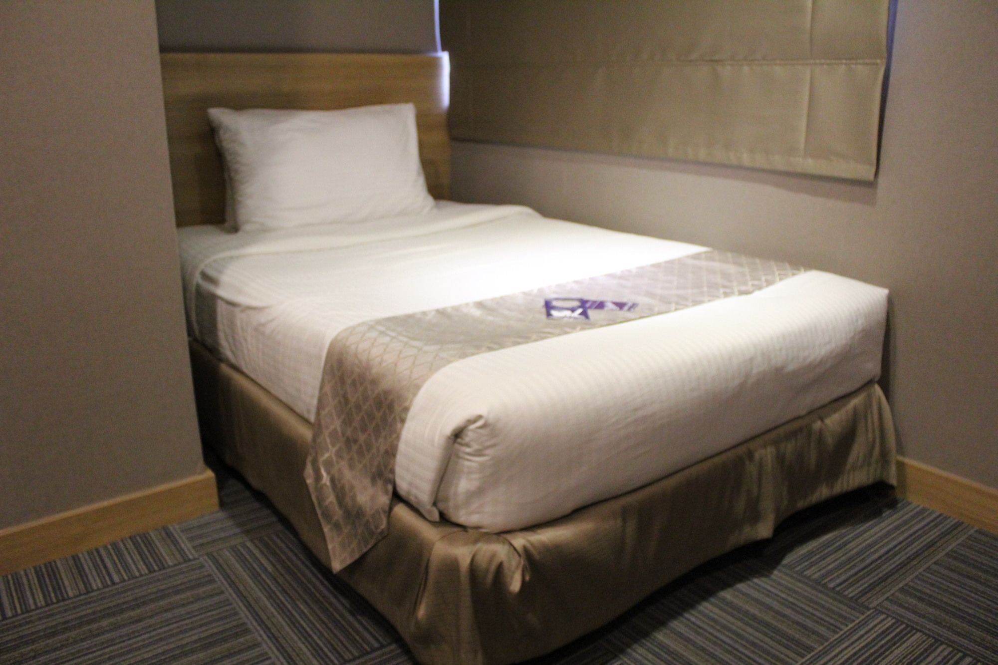 เมดิสัน 101 โฮเต็ล + ทาวเวอร์ Hotel เกซอนซิตี้ ภายนอก รูปภาพ