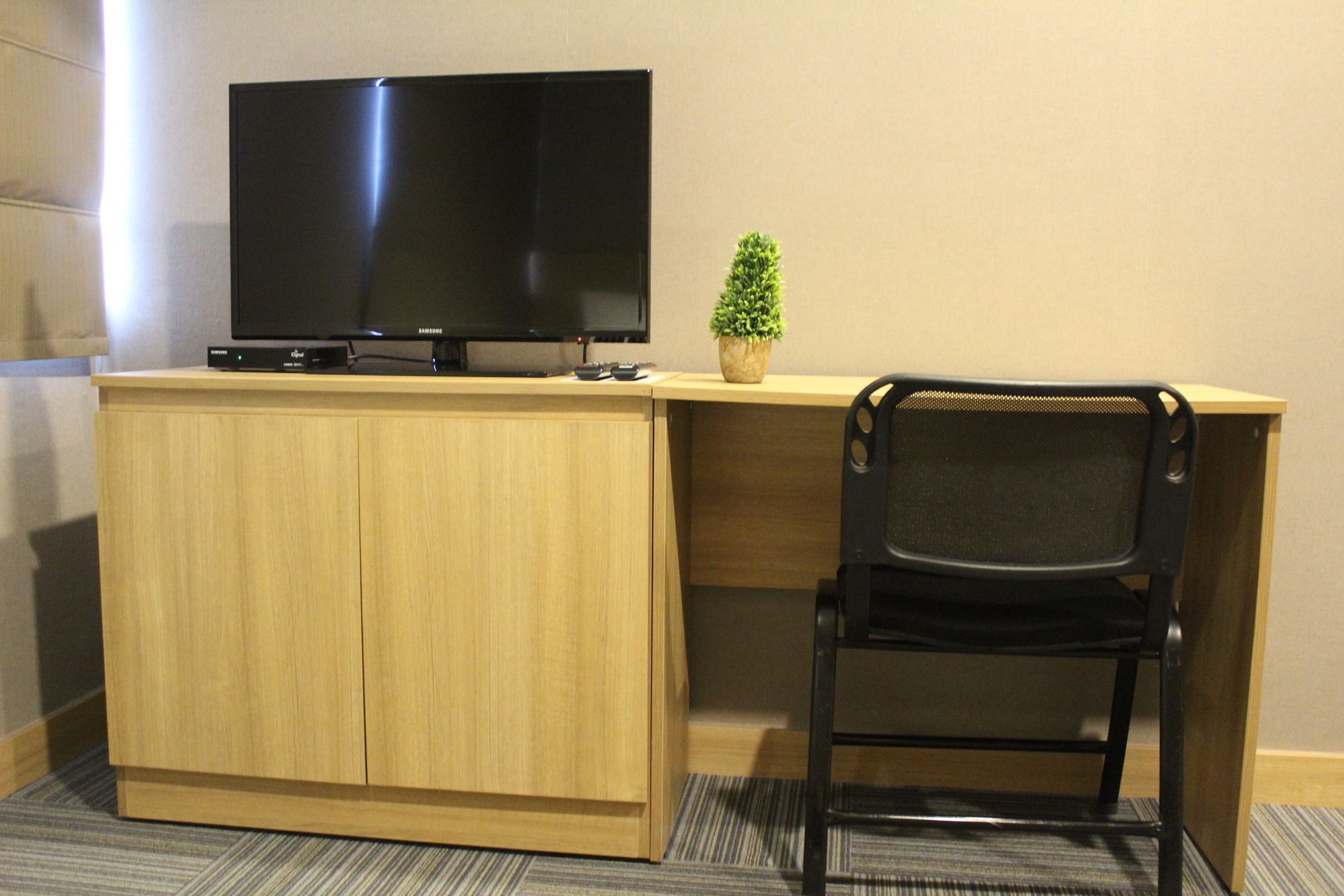เมดิสัน 101 โฮเต็ล + ทาวเวอร์ Hotel เกซอนซิตี้ ภายนอก รูปภาพ