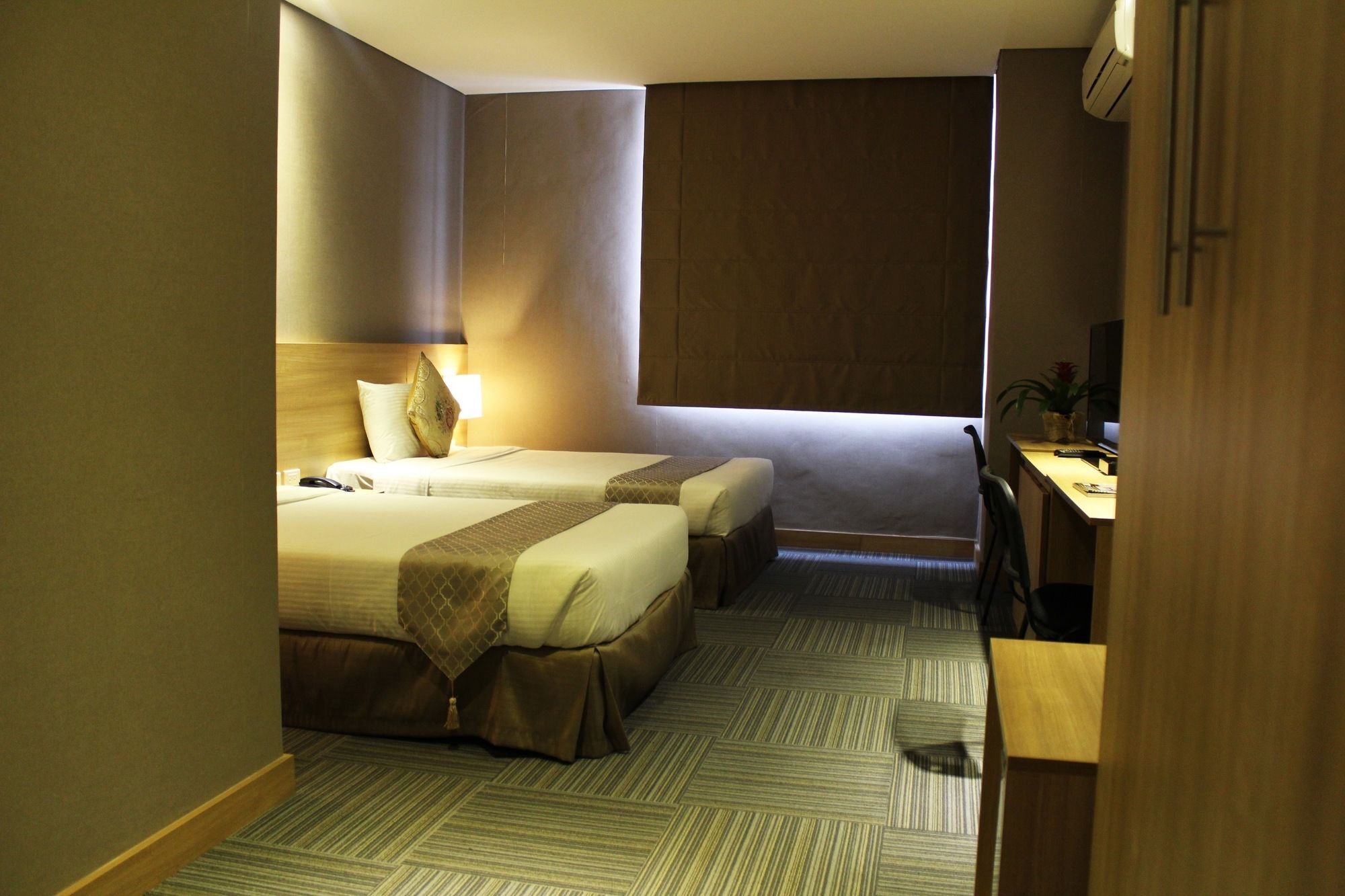 เมดิสัน 101 โฮเต็ล + ทาวเวอร์ Hotel เกซอนซิตี้ ภายนอก รูปภาพ